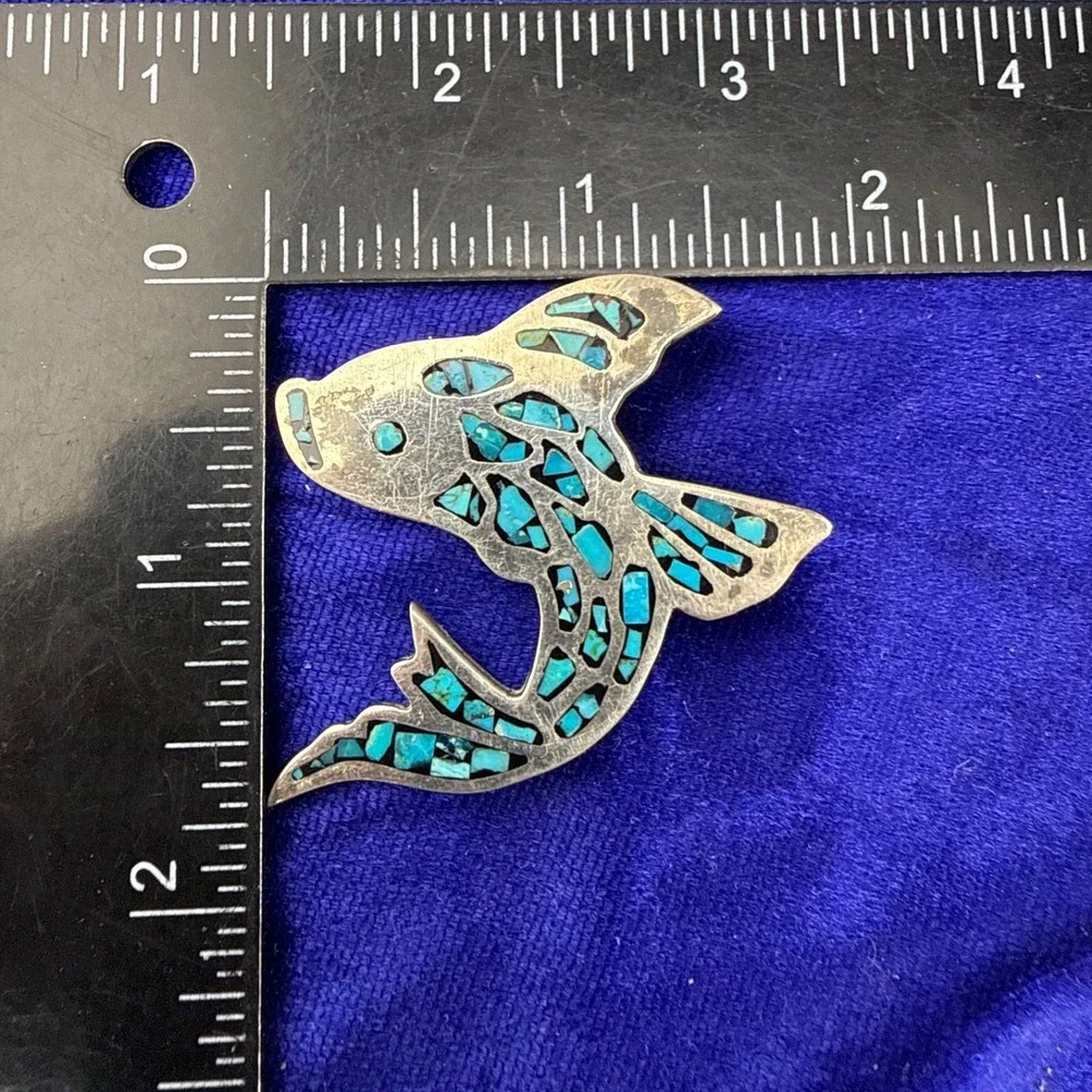 Vintage Taxco Sterling Silver Brooch Fish Crushed‎ Turquoise Inlay Mexico